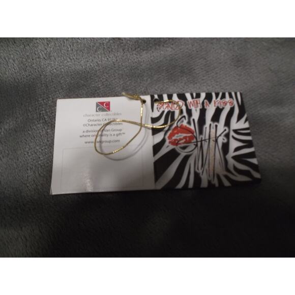 Aunt Gertie Doll SWAK Sealed with a Kiss Lynda Corneille Collectible Gold/Black - Picture 6 of 11